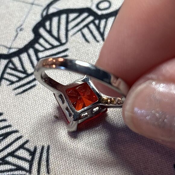 Silver Tone Red Stone Fashion Ring Size 7.5 - Picture 3 of 4